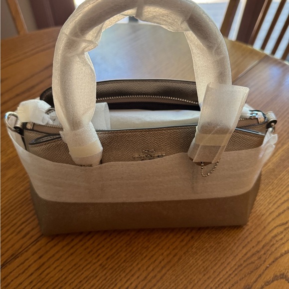 Coach Pebble Leather. New with tags. Gold. - Picture 1 of 10